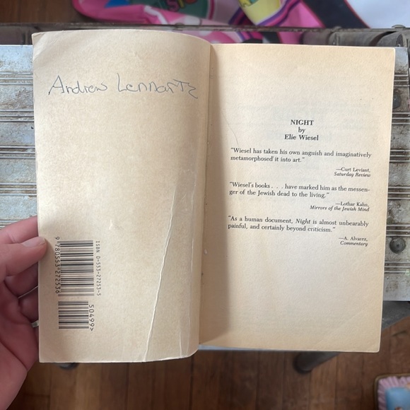 Paperback Night by Elie Wiesel - Picture 3 of 5